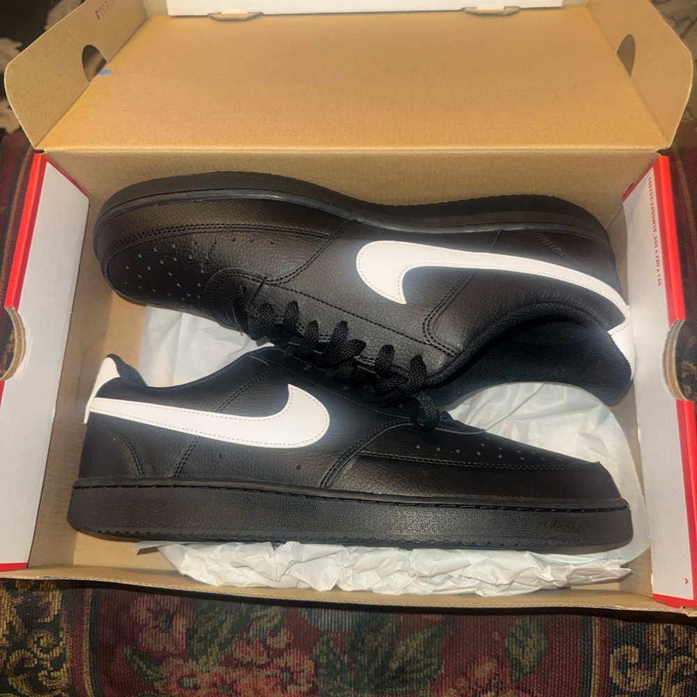 Nike Men's Black and White Sneakers